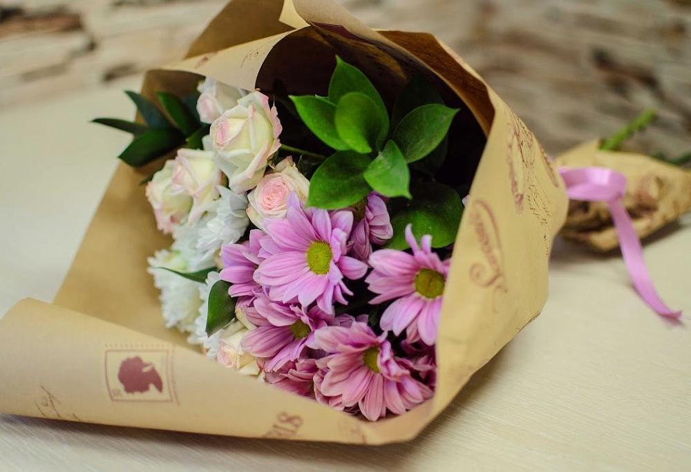 Букет цветов из: Розы и Хризантемы в Романовка Ленинградская область