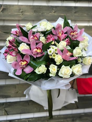 Букет цветов из: Розы и Хризантемы в Романовка Ленинградская область