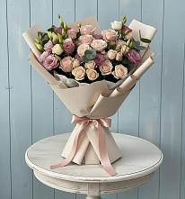 Букет цветов из:  Розы и Лизиантусы в Романовка Ленинградская область