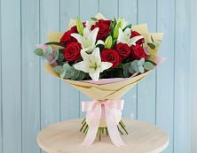 Букет цветов из:  Лилии и Розы в Романовка Ленинградская область