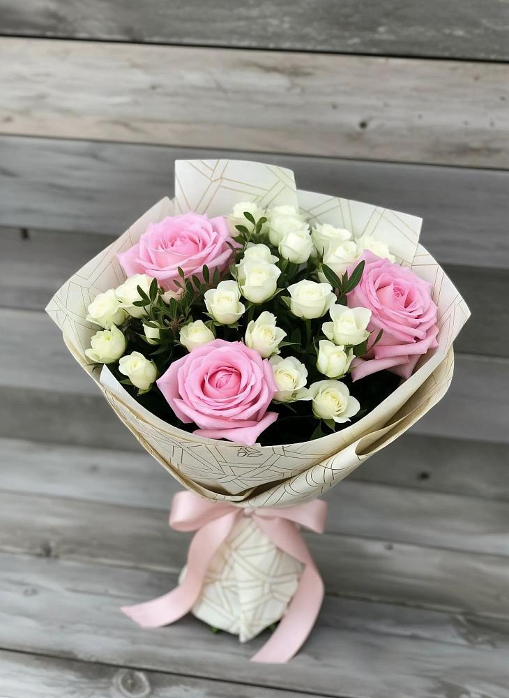 Букет цветов из: Розы в Романовка Ленинградская область
