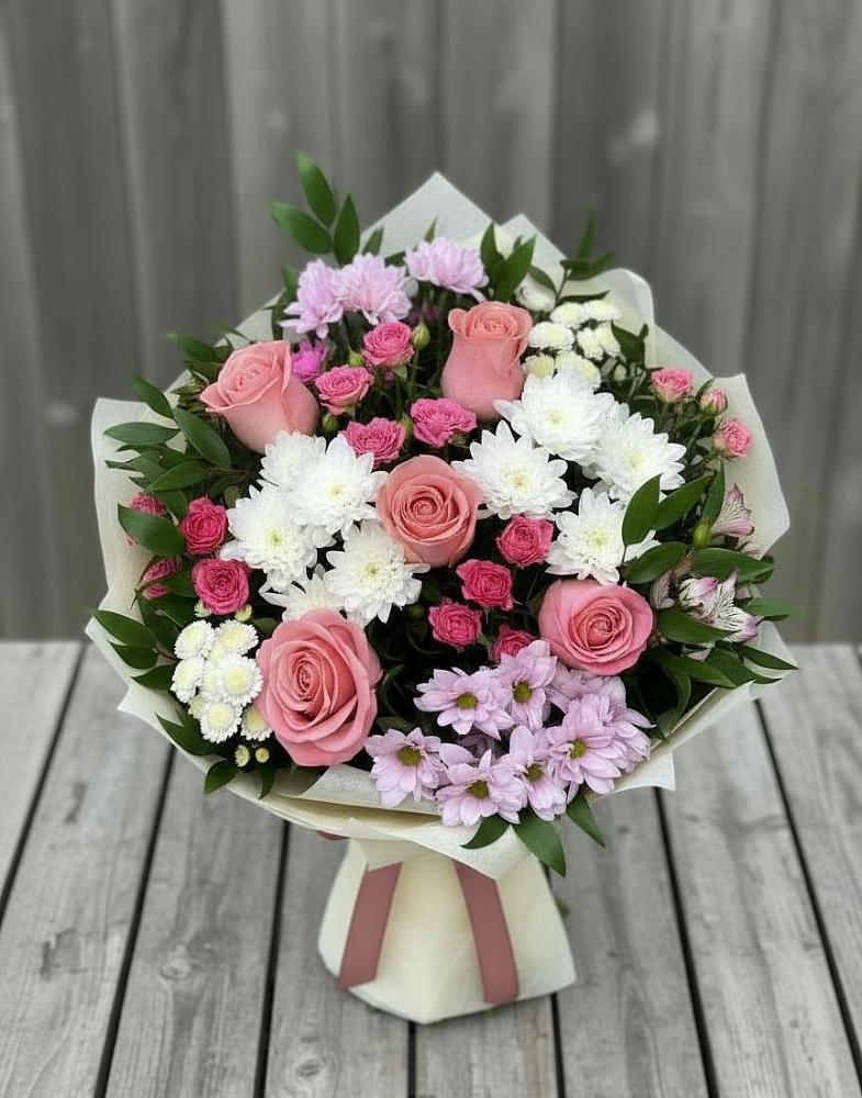 Букет цветов из: Альстромерии, Гвоздики, Розы и Хризантемы в Романовка Ленинградская область