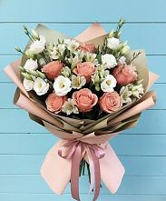 Букет цветов из:  Розы, Альстромерии и Лизиантусы в Романовка Ленинградская область