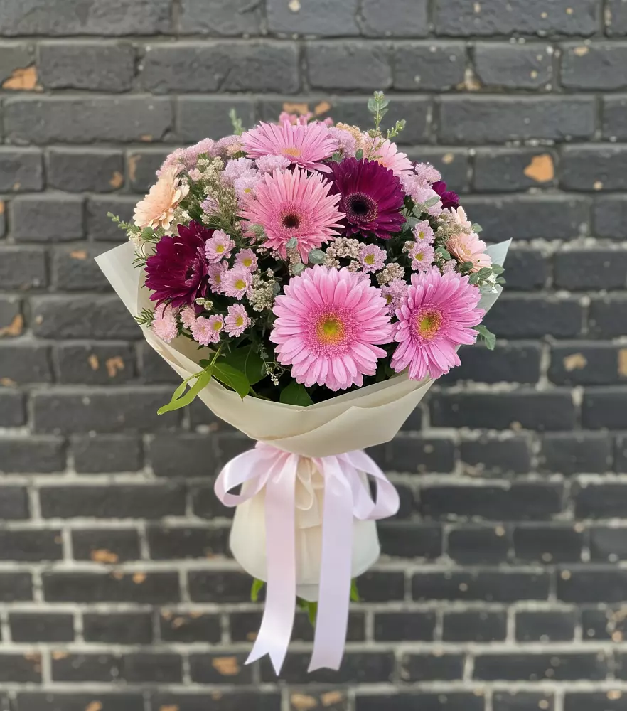 Букет цветов из: Герберы и Хризантемы в Романовка Ленинградская область