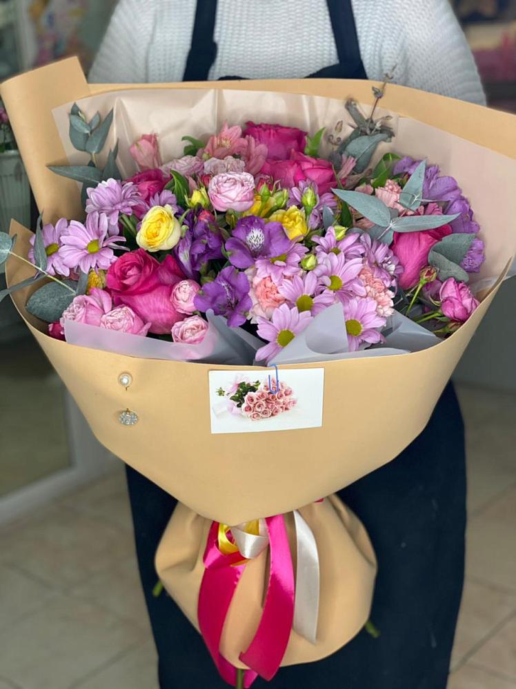 Букет цветов из: Хризантемы, Гвоздики и Альстромерии в Романовка Ленинградская область