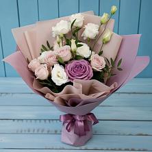 Букет цветов из:  Розы и Лизиантусы в Романовка Ленинградская область