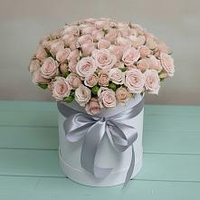 Цветочная композиция из Розы в шляпной коробке в Романовка Ленинградская область