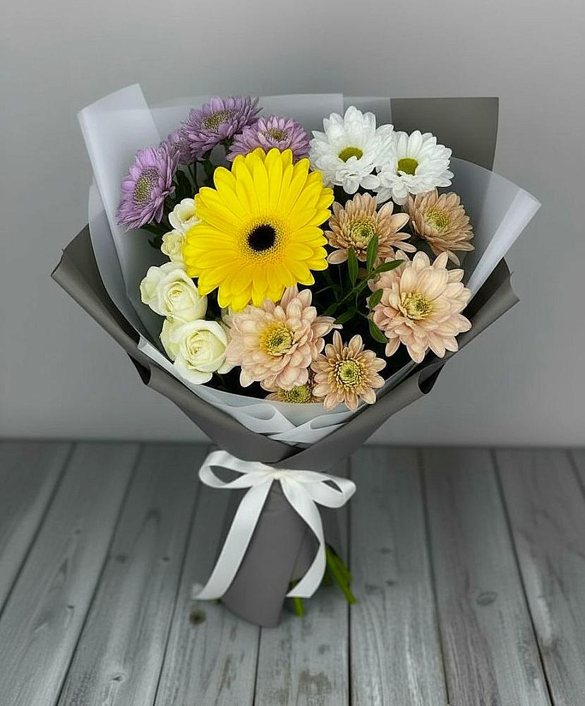 Букет цветов из: Розы, Герберы и Хризантемы в Романовка Ленинградская область