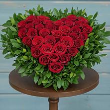 Цветочная композиция из Розы в виде сердца в Романовка Ленинградская область