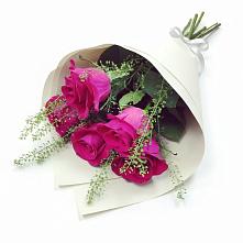 Букет цветов из:  Розы в Романовка Ленинградская область