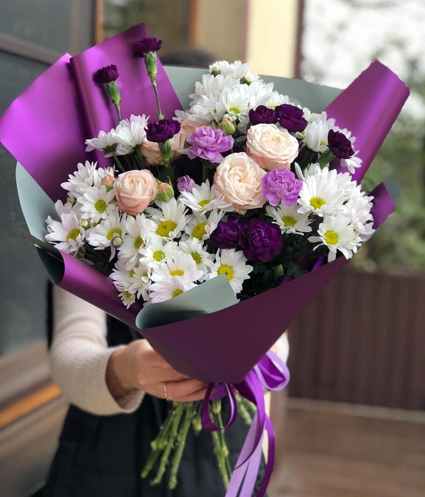 Букет цветов из: Хризантемы, Гвоздики и Розы в Романовка Ленинградская область