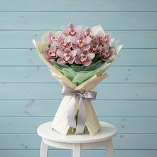 Букет цветов из:  Орхидеи и Розы в Романовка Ленинградская область