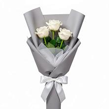 Букет 3 белые розы в Романовка Ленинградская область