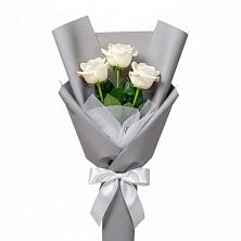 Букет 3 белые розы в Романовка Ленинградская область