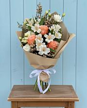 Букет цветов из:  Альстромерии, Лизиантусы, Розы и Хризантемы в Романовка Ленинградская область