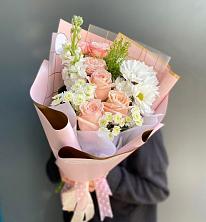 Букет цветов из:  Хризантемы и Розы в Романовка Ленинградская область
