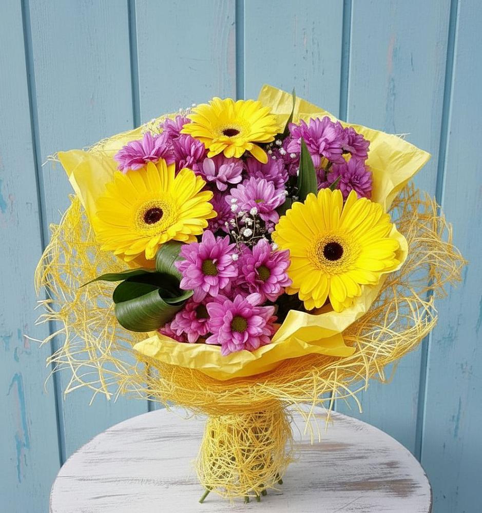 Букет цветов из: Хризантемы и Герберы в Романовка Ленинградская область