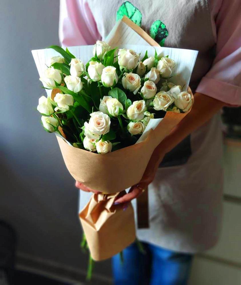 Букет цветов из: Розы в Романовка Ленинградская область