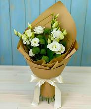 Букет цветов из:  Хризантемы и Лизиантусы в Романовка Ленинградская область