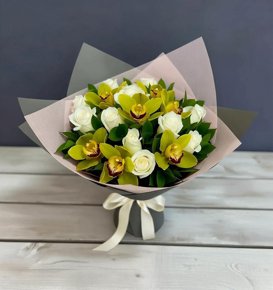 Букет цветов из: Орхидеи и Розы в Романовка Ленинградская область