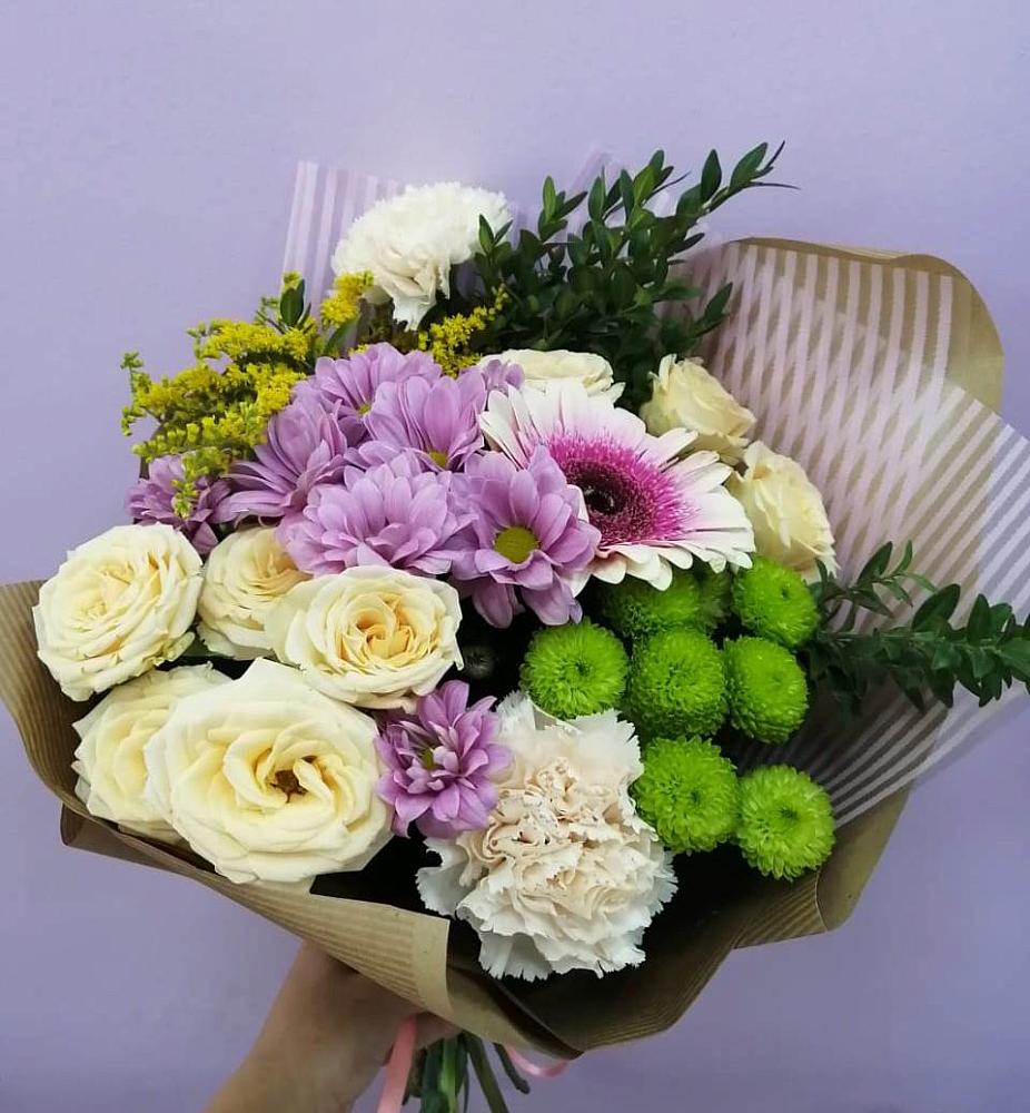 Букет цветов из: Хризантемы, Розы, Гвоздики и Герберы в Романовка Ленинградская область