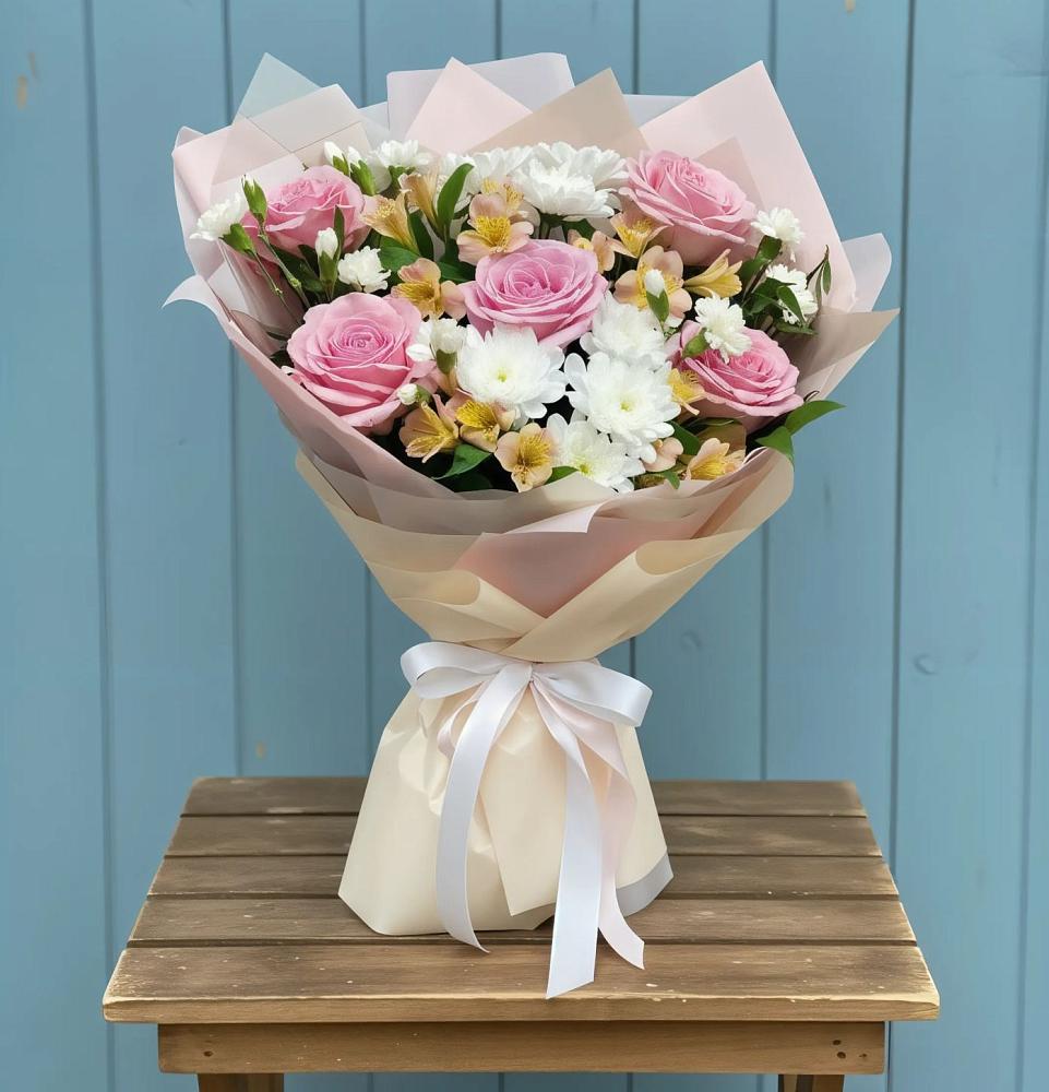 Букет цветов из: Гвоздики, Орхидеи и Розы в Романовка Ленинградская область