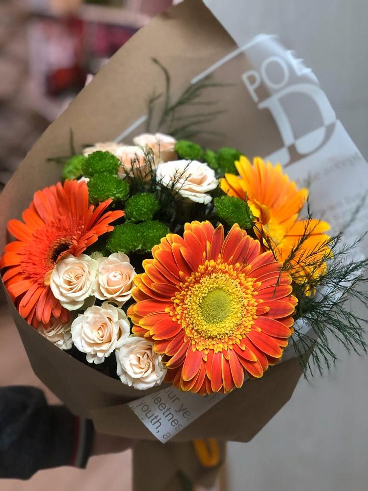 Букет цветов из: Герберы, Хризантемы и Розы в Романовка Ленинградская область