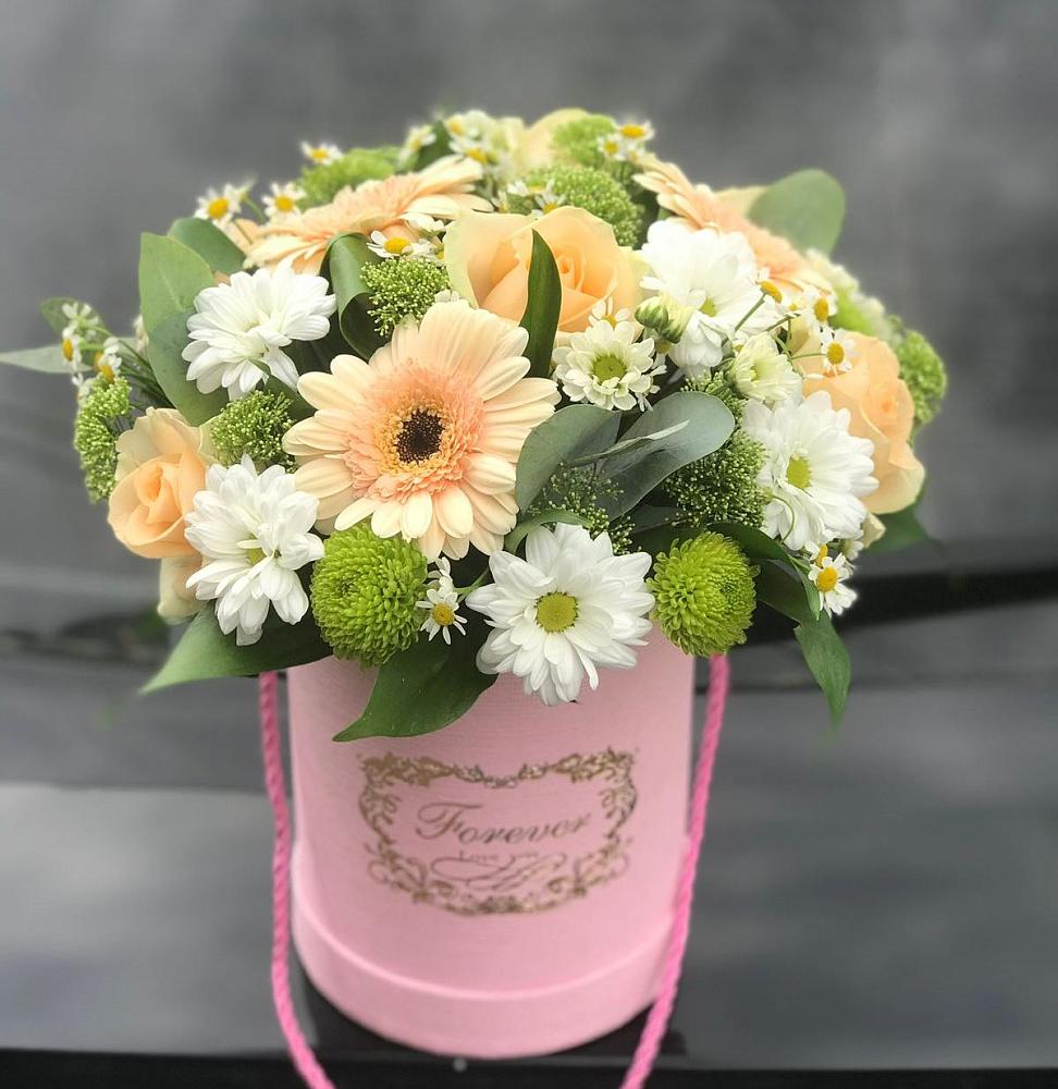 Цветочная композиция из Розы, Герберы и Хризантемы в шляпной коробке в Романовка Ленинградская область