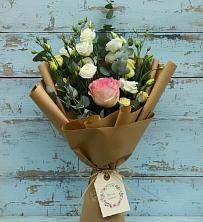 Букет цветов из:  Розы и Лизиантусы в Романовка Ленинградская область