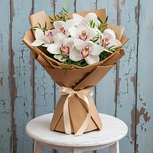 Букет цветов из:  Орхидеи и Розы в Романовка Ленинградская область