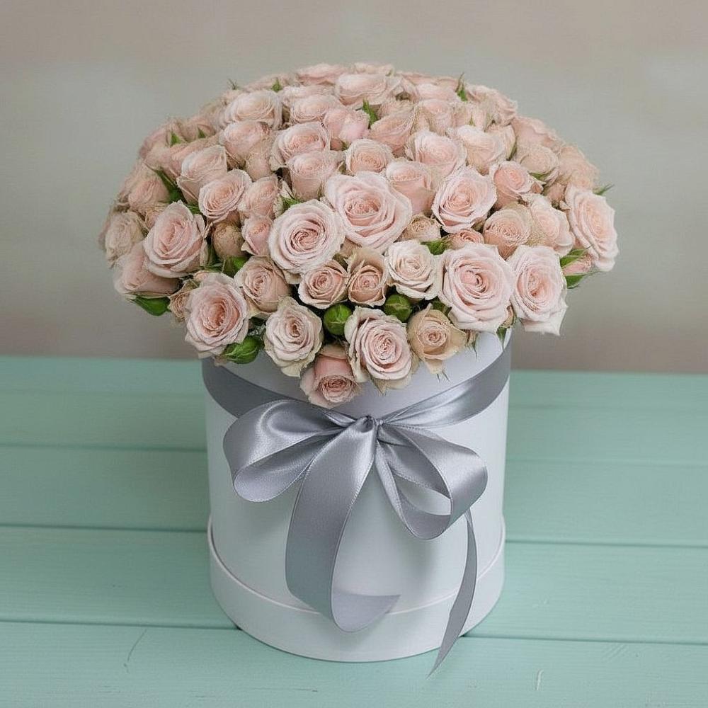 Цветочная композиция из Розы в шляпной коробке в Романовка Ленинградская область